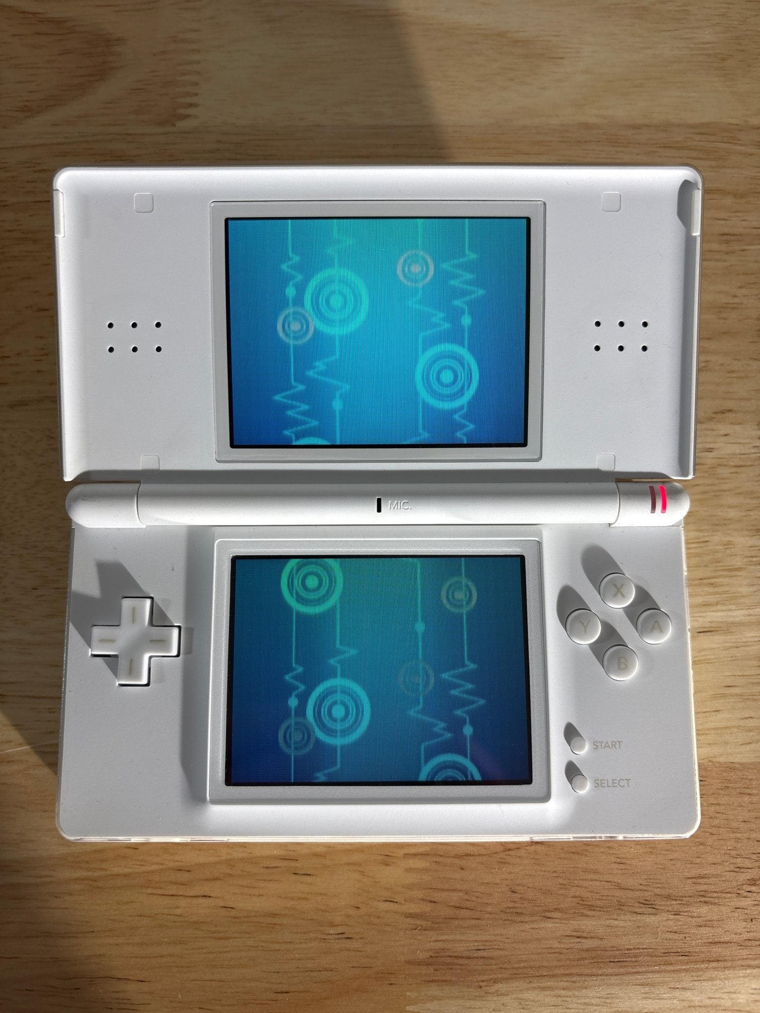 White Nintendo DS Lite - ChronicCards