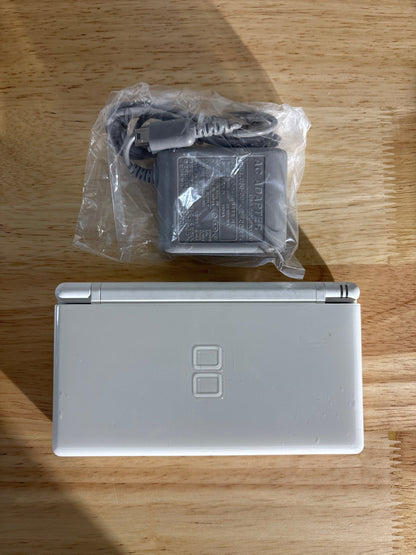 White Nintendo DS Lite - ChronicCards