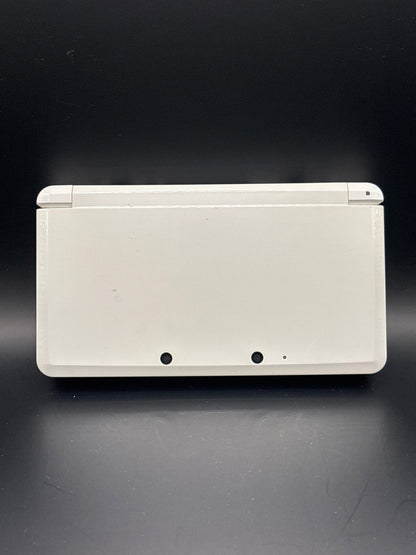 White Nintendo 3DS - ChronicCards