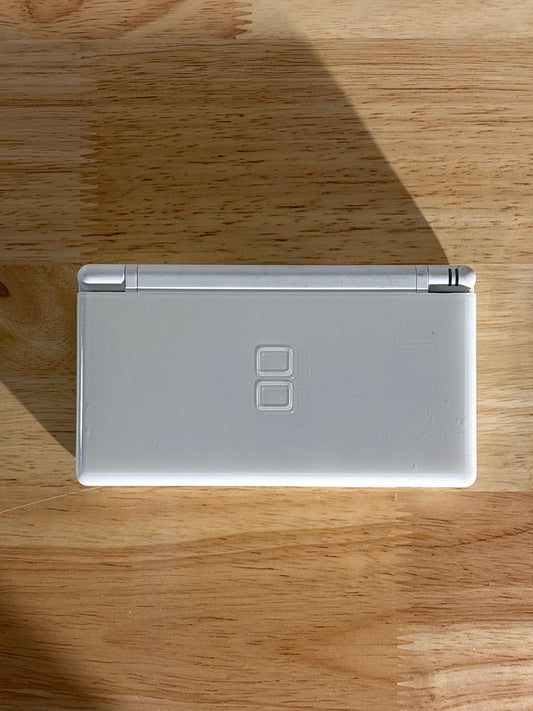 White Nintendo DS Lite - ChronicCards