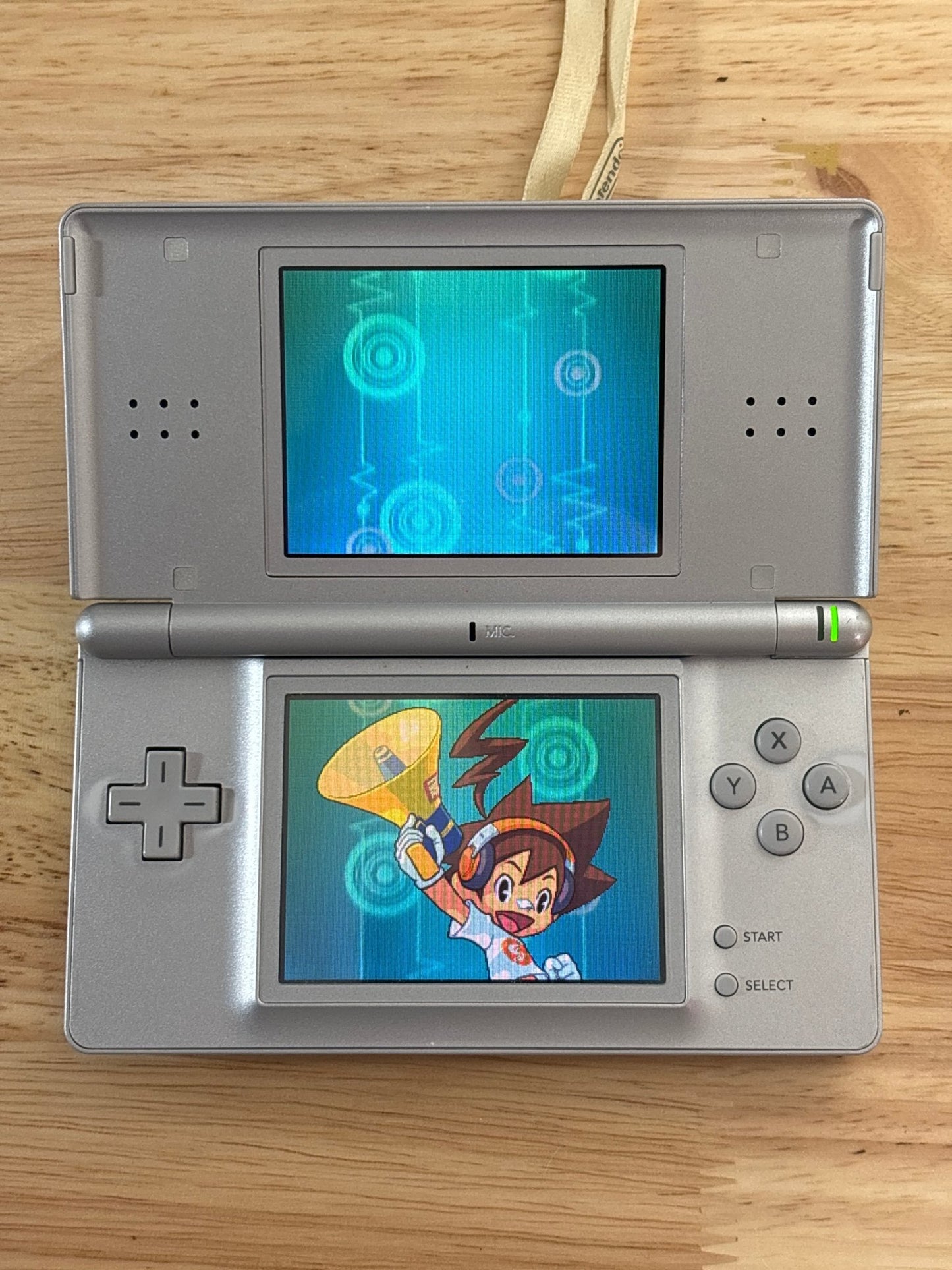 Silver Nintendo DS Lite - ChronicCards