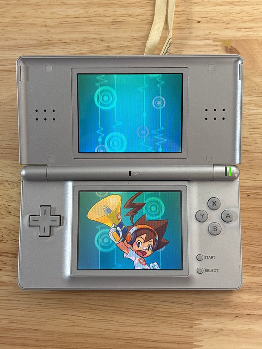 Silver Nintendo DS Lite - ChronicCards