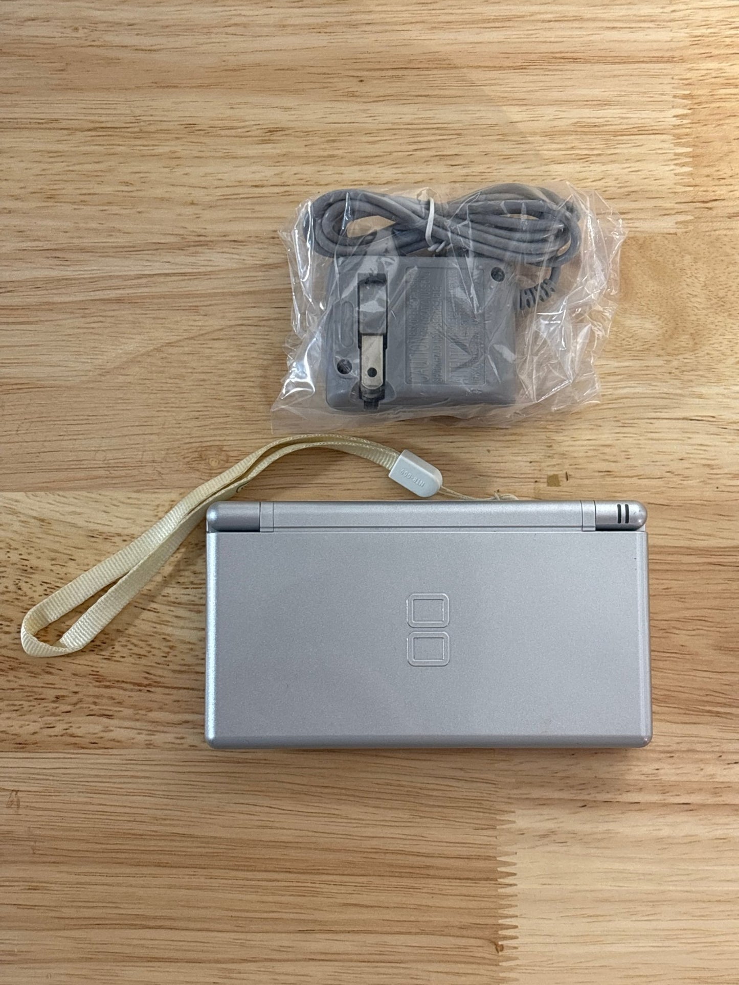 Silver Nintendo DS Lite - ChronicCards