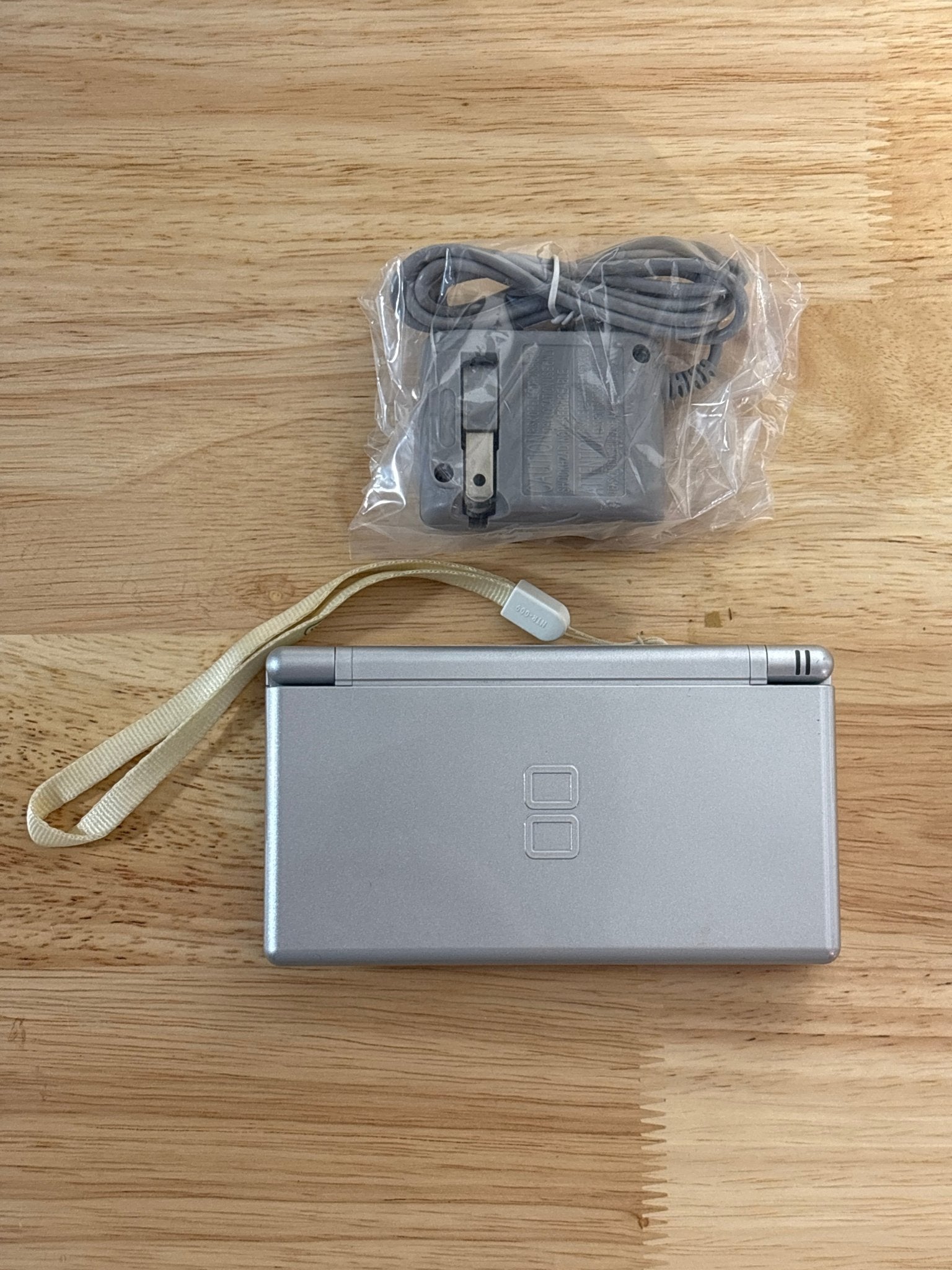 Silver Nintendo DS Lite - ChronicCards